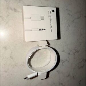 Apple White USB-C to 3.5 mm Audio Jack Cable
